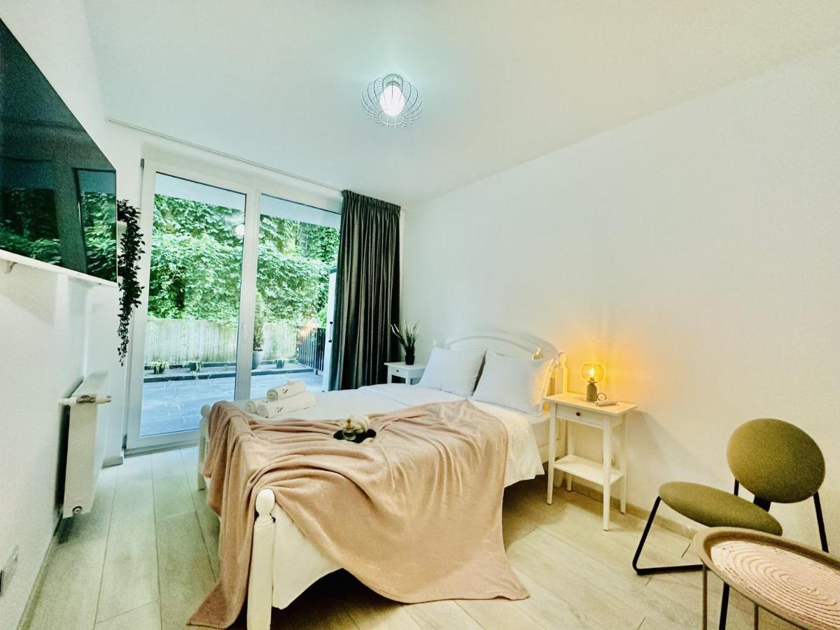 Palfi Apartment With Garden & Parking Cluj-Napoca Ngoại thất bức ảnh